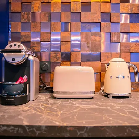 Le Voluptueux ~ Sauna ~ Jacuzzi ~ Centre-ville Apartment *