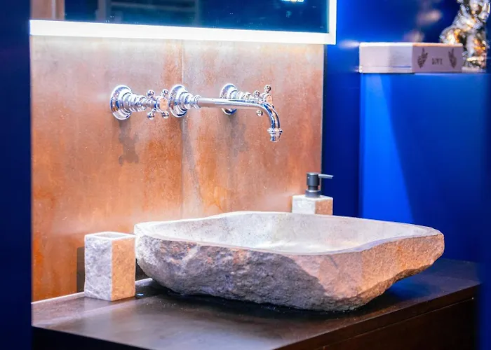 Le Voluptueux ~ Sauna ~ Jacuzzi ~ Centre-ville