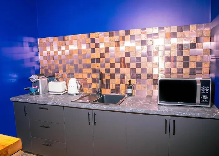 Le Voluptueux ~ Sauna ~ Jacuzzi ~ Centre-ville *